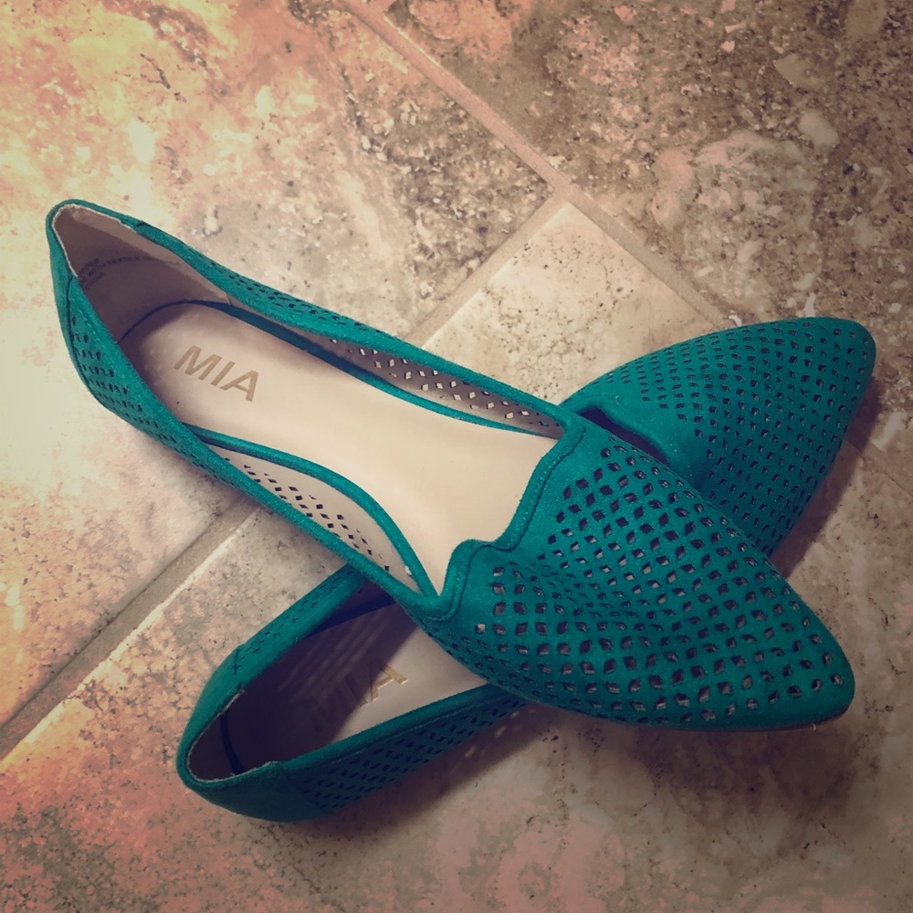 Size 7.5 Mia Flats